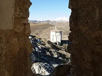 Часовня у стен замка