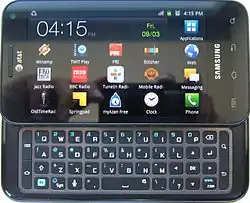 Samsung Galaxy S Glide или Samsung Captivate Glide с выдвинутой клавиатурой и включенной задней подсветкой