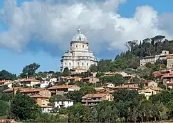 На склоне холма