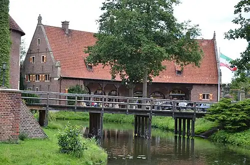 Мост, ведущий в форбург