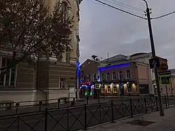 Вид на Астраханский драматический театр (Советская, 28) с улицы Шелгунова