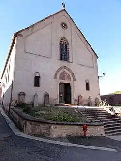 Фасад с главным входом