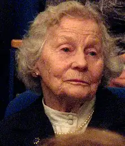 Хели Сузи в Национальной библиотеке Эстонии слушает выступление Герты Мюллер, 16 апреля 2011