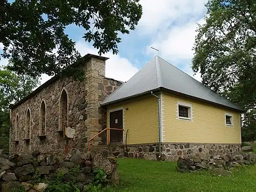 Лютеранская церковь Тахкуранна(справа — ризница)