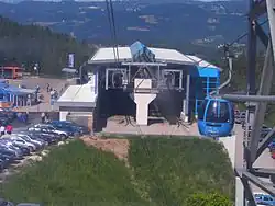 Канатная дорога, ведущая к Альпе-ди-Сюзи