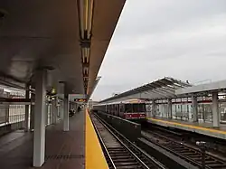 Станция Фиелдс Корнер