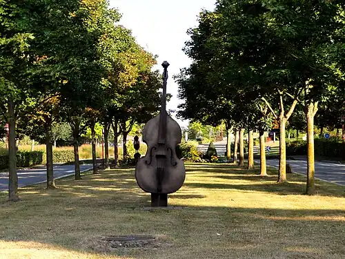 Скульптура на южном въезде в город