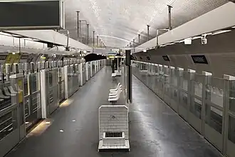 Зал станции