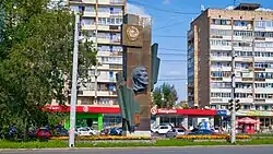 Орден Ленина с горельефом Я. М. Свердлова на перекрёстке с ул. Свердлова