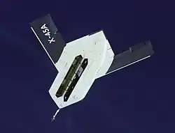X-45A вид снизу, открыт оружейный отсек